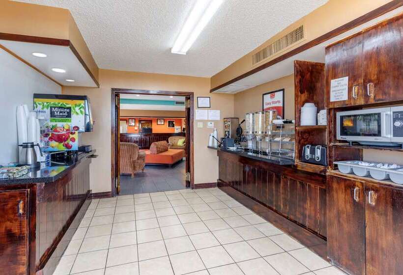 هتل Econo Lodge Near Wichita Falls Event Center