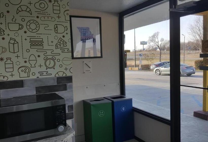 Отель Econo Lodge Oak Grove Blue Springs