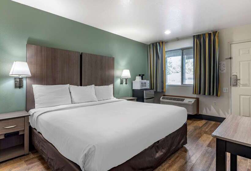 هتل Econo Lodge Portland Airport