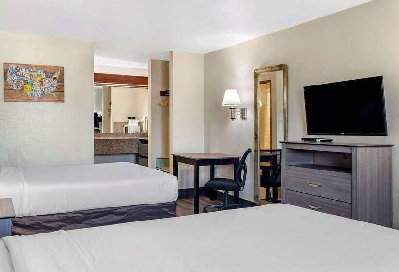 هتل Econo Lodge Portland Airport