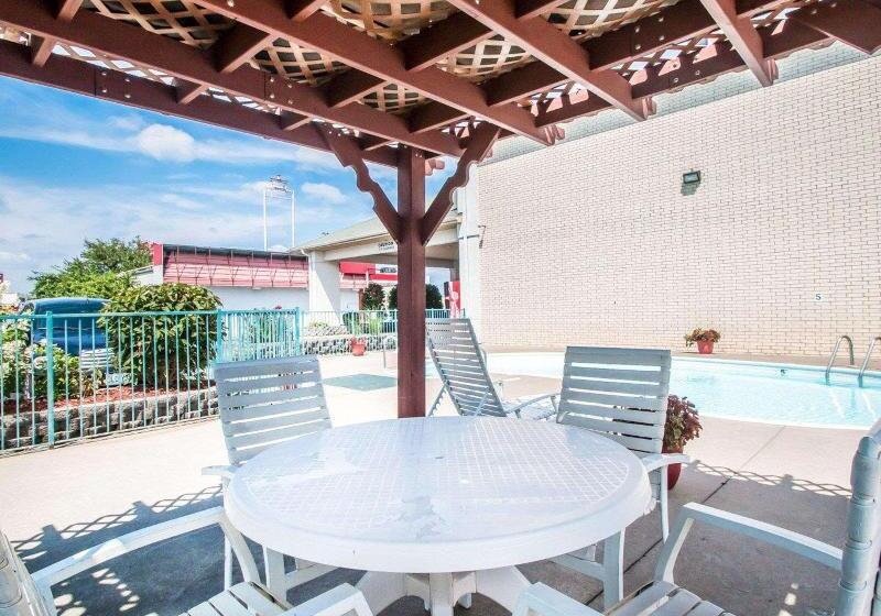 هتل Econo Lodge Springfield I44