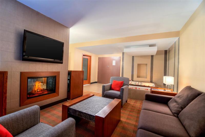 هتل Four Points By Sheraton Winnipeg South