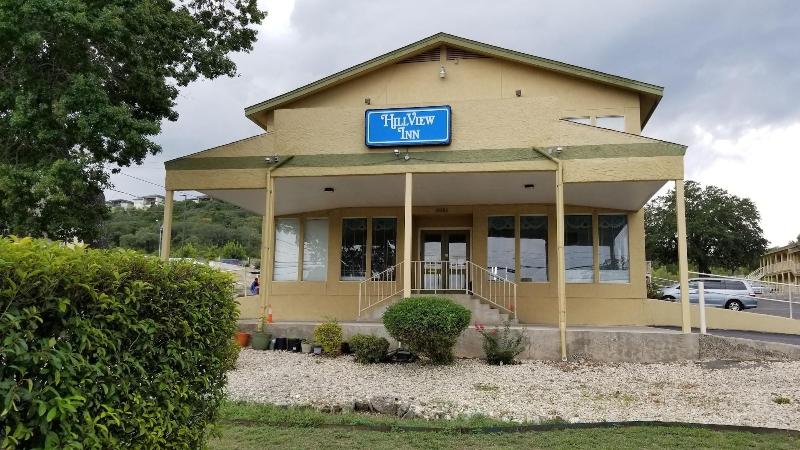 בית מלון כפרי Hillview Inn At Six Flags Fiesta
