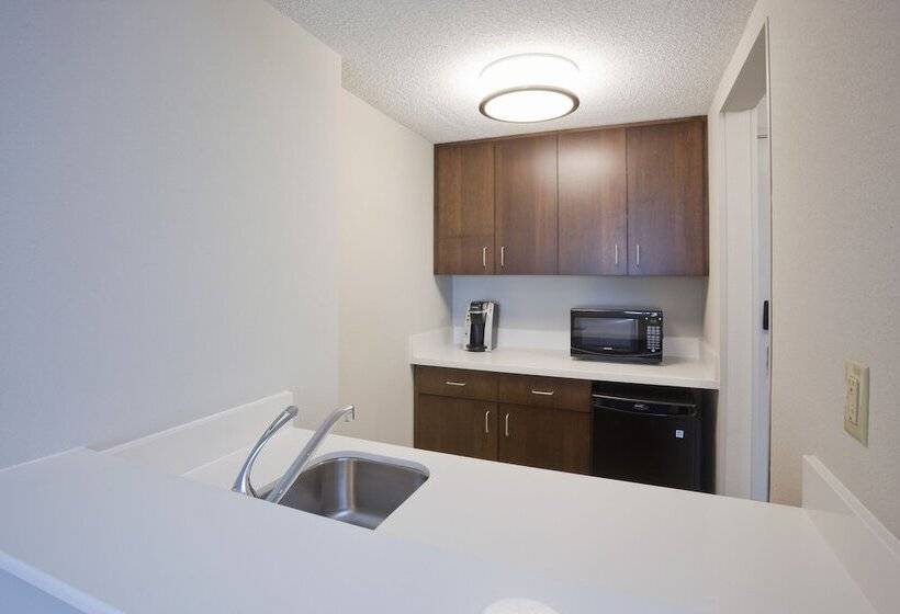 Отель Holiday Inn Express Roseville St. Paul, An Ihg