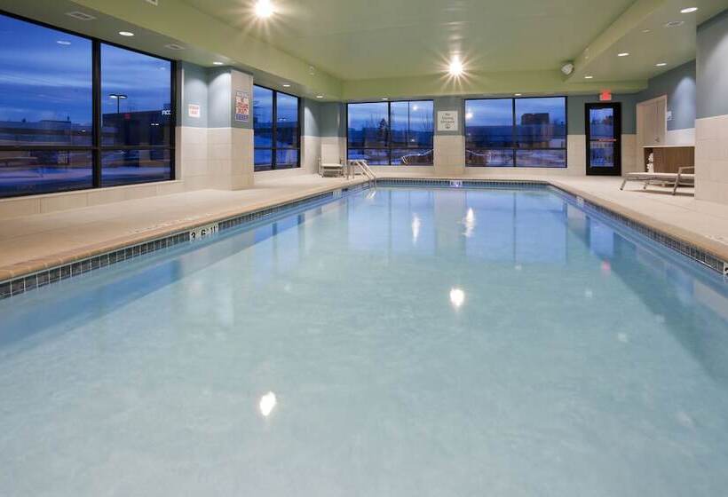 Отель Holiday Inn Express Roseville St. Paul, An Ihg