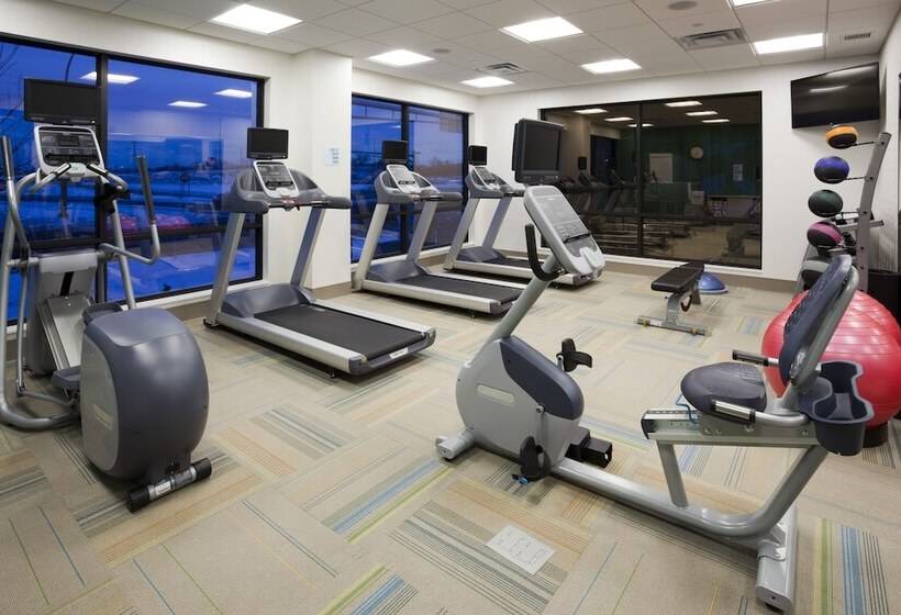Отель Holiday Inn Express Roseville St. Paul, An Ihg