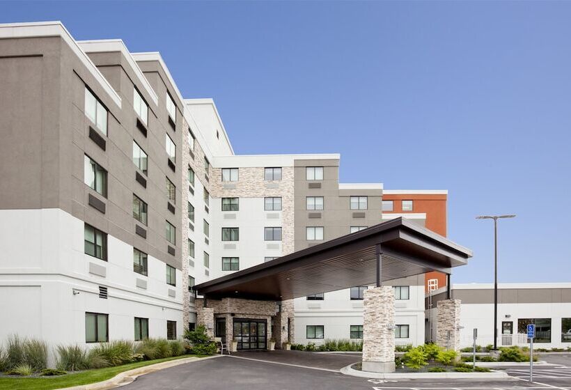 Отель Holiday Inn Express Roseville St. Paul, An Ihg