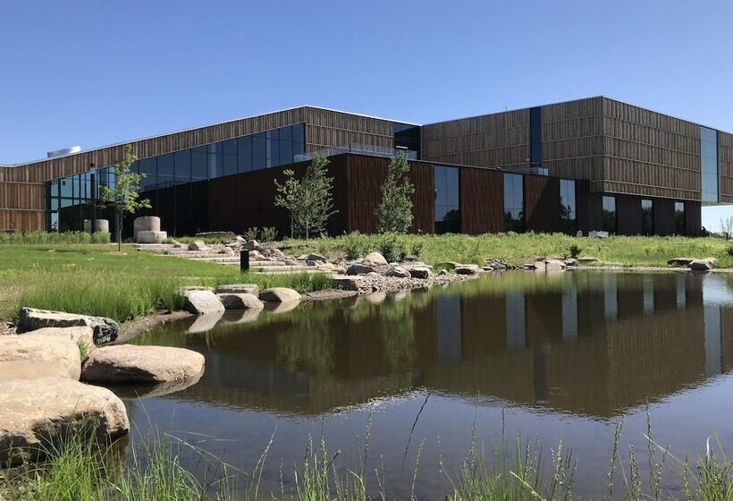 Отель Holiday Inn Express Roseville St. Paul, An Ihg