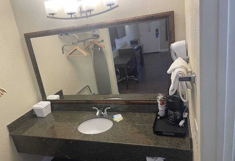 בית מלון כפרי Hospitality Inn