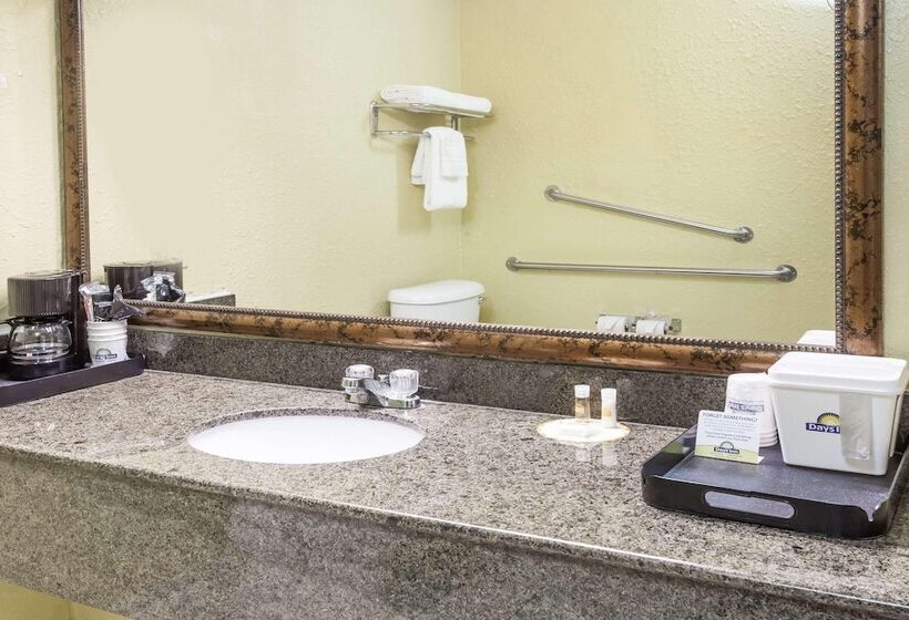 בית מלון כפרי Hospitality Inn