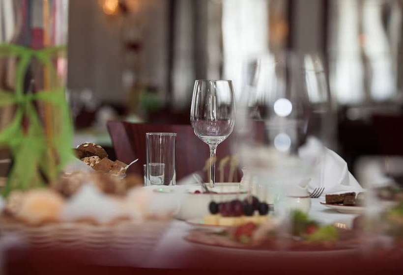 Отель Hôtel Du Jardin