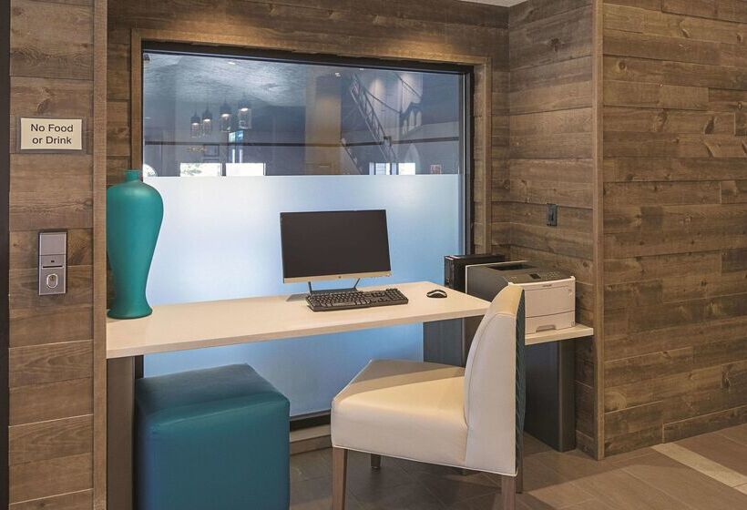 هتل La Quinta By Wyndham Portland Nw