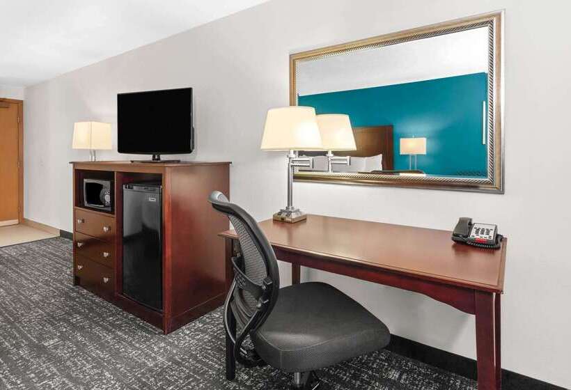 هتل La Quinta By Wyndham Portland Nw