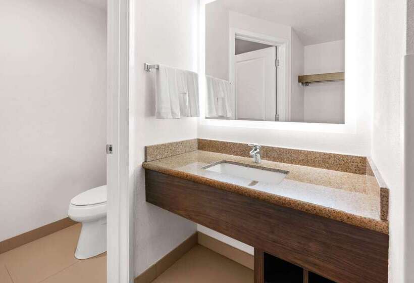 هتل La Quinta By Wyndham Portland Nw