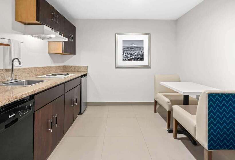 هتل La Quinta By Wyndham Portland Nw