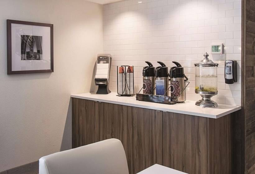 هتل La Quinta By Wyndham Portland Nw