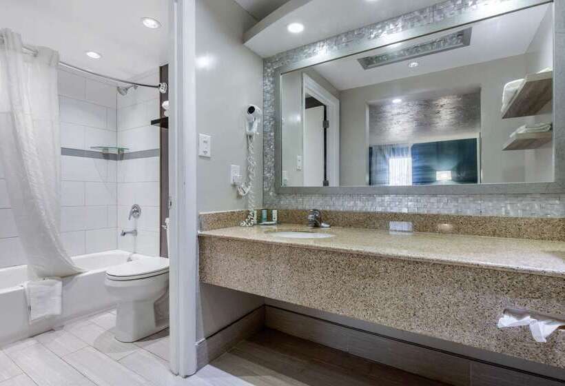 هتل Quality Inn Carolina Oceanfront