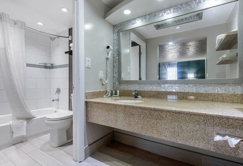هتل Quality Inn Carolina Oceanfront