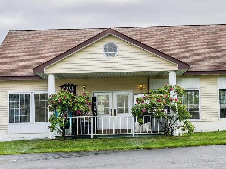 בית מלון כפרי Quality Inn Lakefront