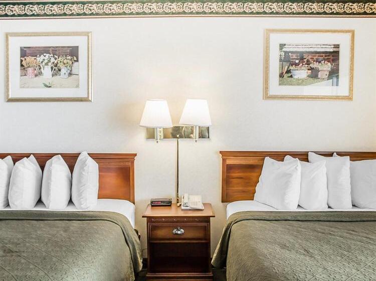 בית מלון כפרי Quality Inn Lakefront