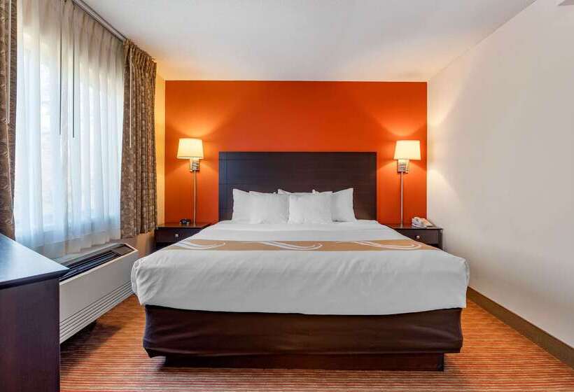 هتل Comfort Inn & Suites