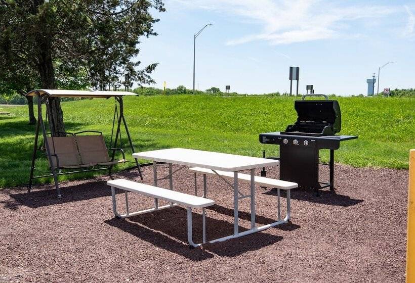 Отель Quality Inn & Suites Quakertown Allentown