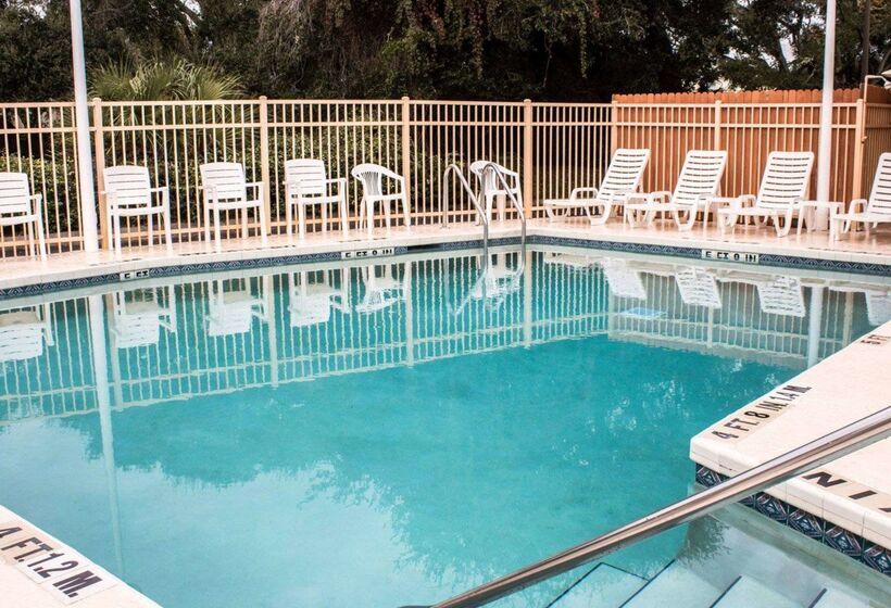 בית מלון כפרי Quality Inn & Suites St Augustine Beach Area