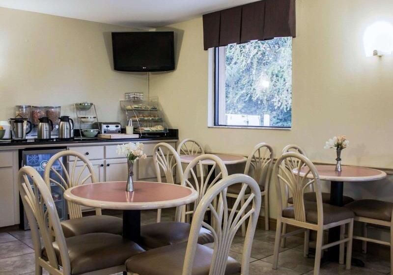 בית מלון כפרי Quality Inn & Suites St Augustine Beach Area