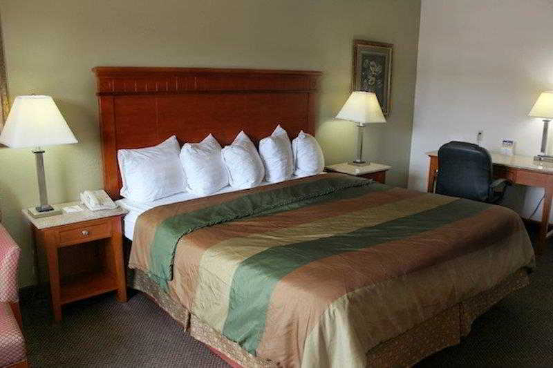 Hotel Rodeway Inn & Suites