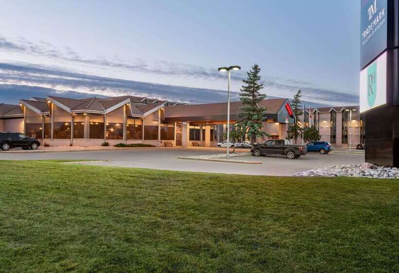 Royal Hotel West Edmonton, Trademark Collection By Wyndham