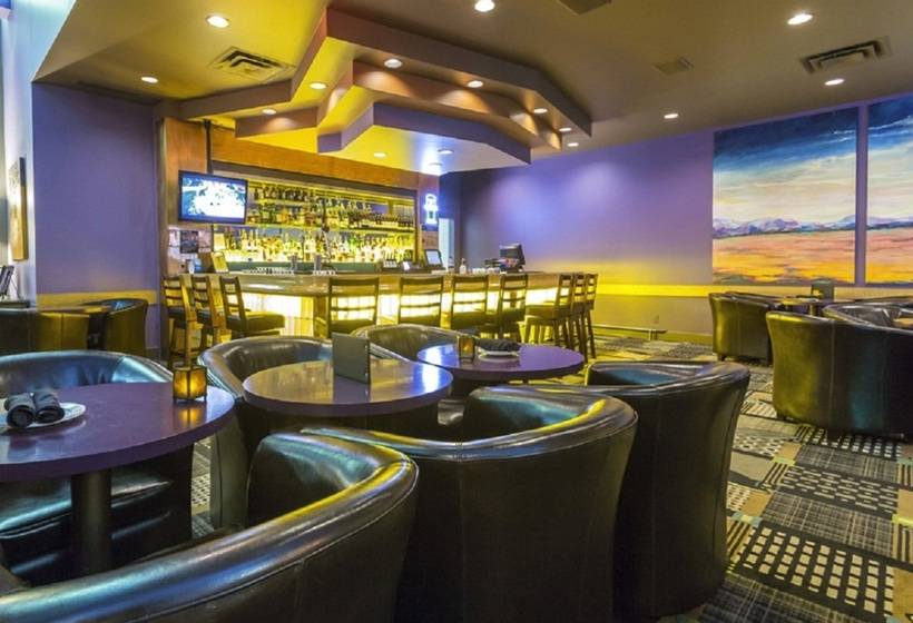 Royal Hotel West Edmonton, Trademark Collection By Wyndham