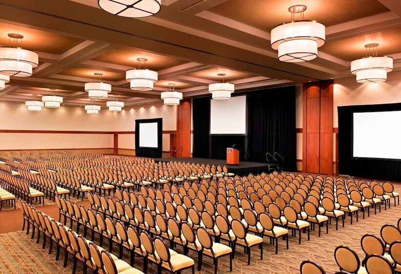 فندق Sheraton Fairplex Suites & Conference Center