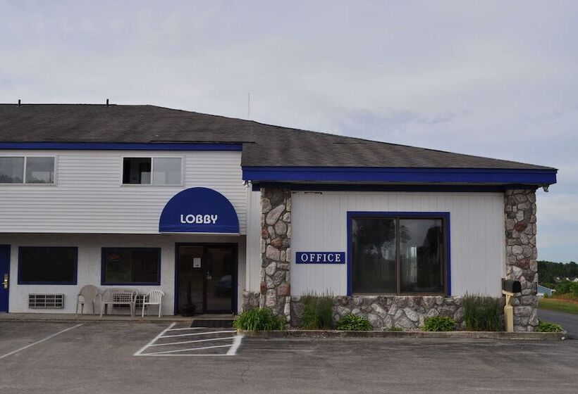 هتل Super 8 By Wyndham Petoskey