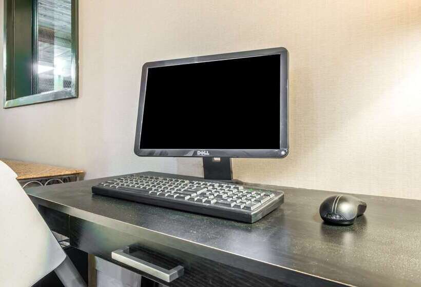 هتل Super 8 By Wyndham Salina I70