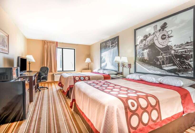 هتل Super 8 By Wyndham Salina I70