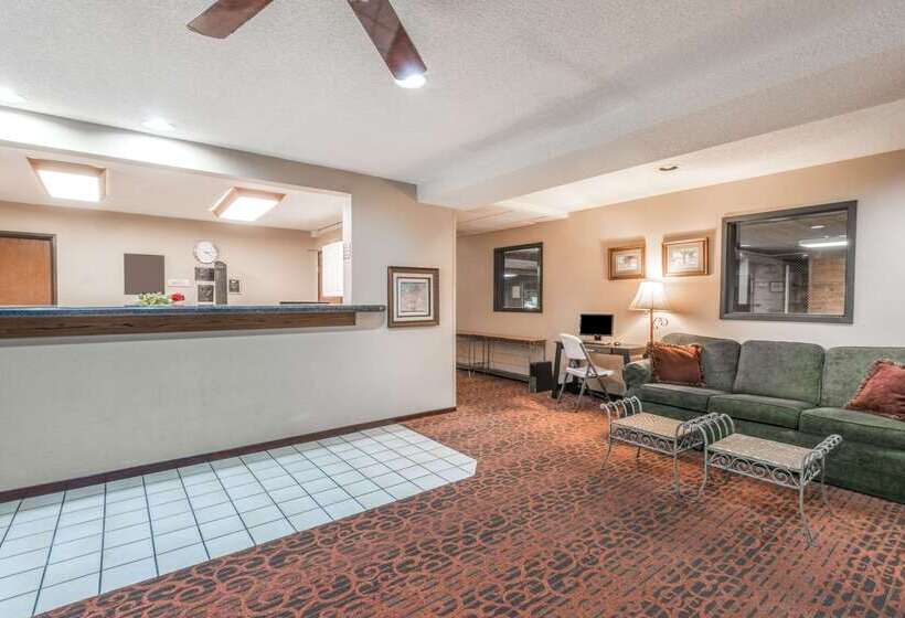 هتل Super 8 By Wyndham Salina I70