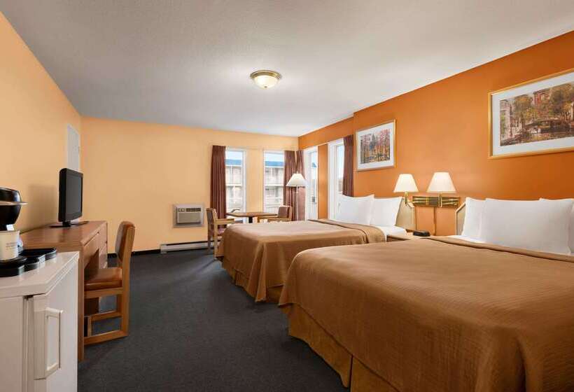 هتل Travelodge By Wyndham Quesnel Bc