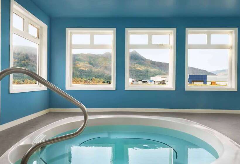 هتل Travelodge By Wyndham Salmon Arm Bc