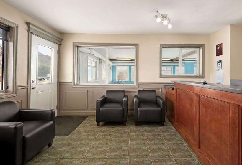 هتل Travelodge By Wyndham Salmon Arm Bc
