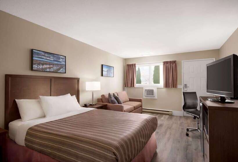 هتل Travelodge By Wyndham Salmon Arm Bc