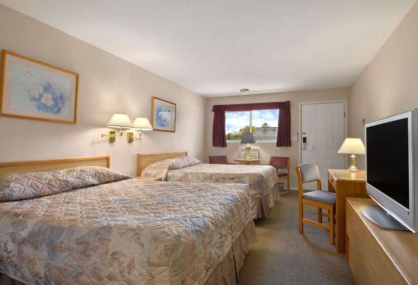 هتل Travelodge By Wyndham Salmon Arm Bc