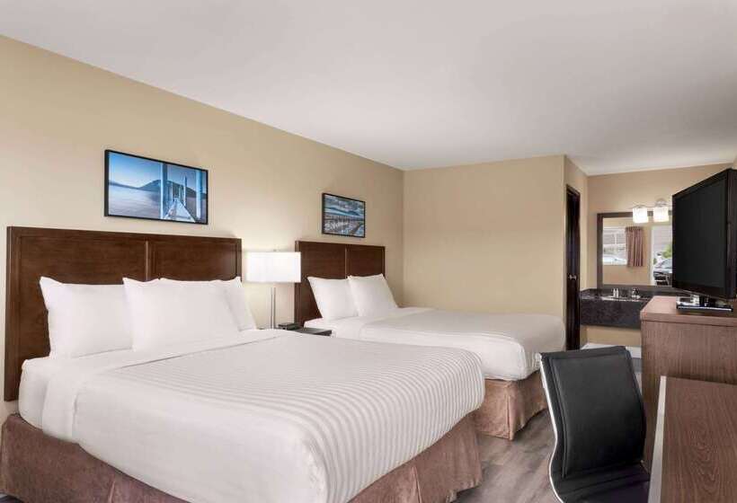 هتل Travelodge By Wyndham Salmon Arm Bc