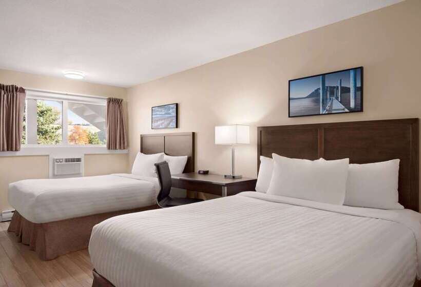 هتل Travelodge By Wyndham Salmon Arm Bc