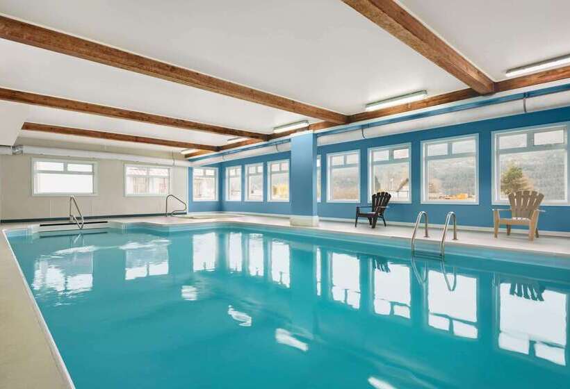 هتل Travelodge By Wyndham Salmon Arm Bc