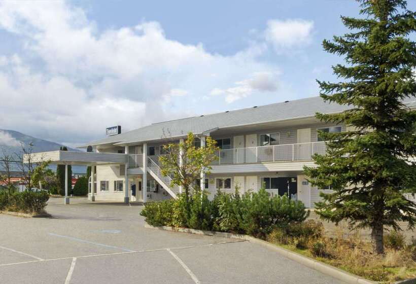 هتل Travelodge By Wyndham Salmon Arm Bc