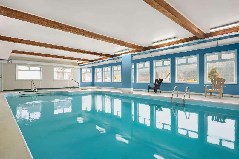 هتل Travelodge By Wyndham Salmon Arm Bc