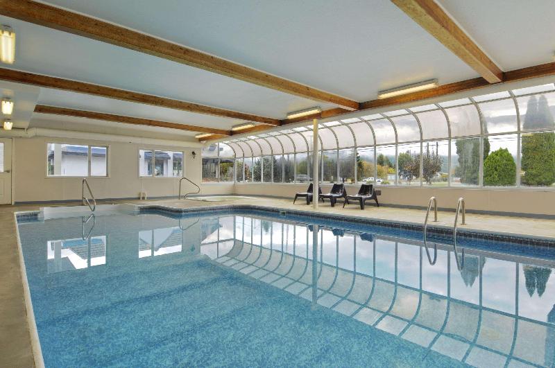 هتل Travelodge By Wyndham Salmon Arm Bc