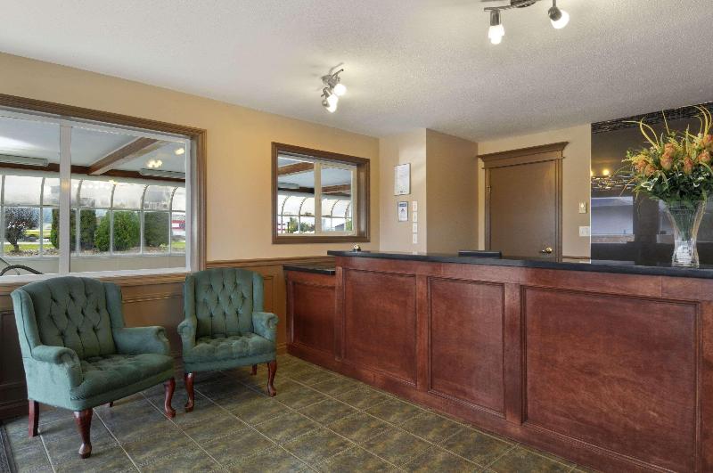 هتل Travelodge By Wyndham Salmon Arm Bc