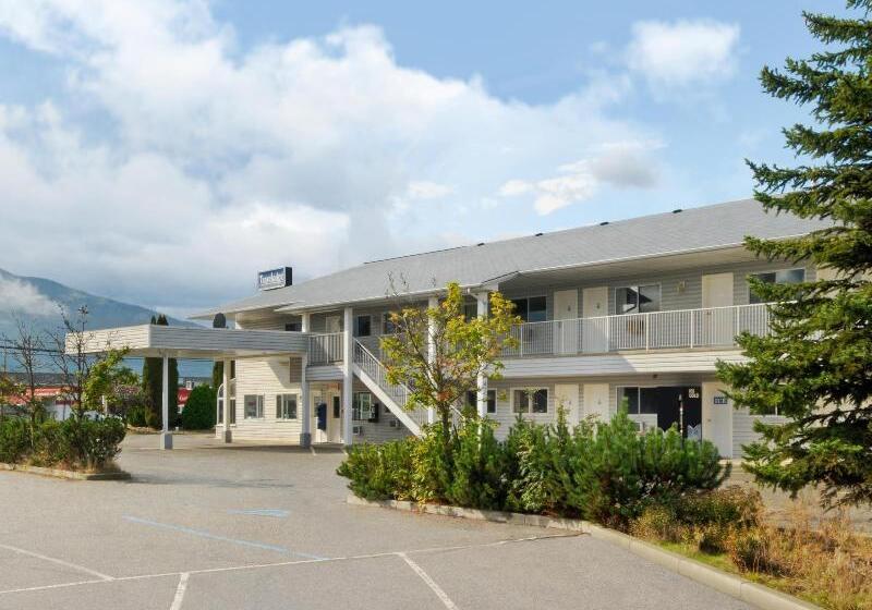 هتل Travelodge By Wyndham Salmon Arm Bc
