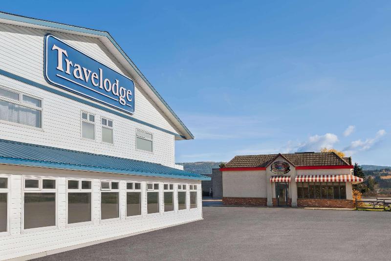 هتل Travelodge By Wyndham Salmon Arm Bc